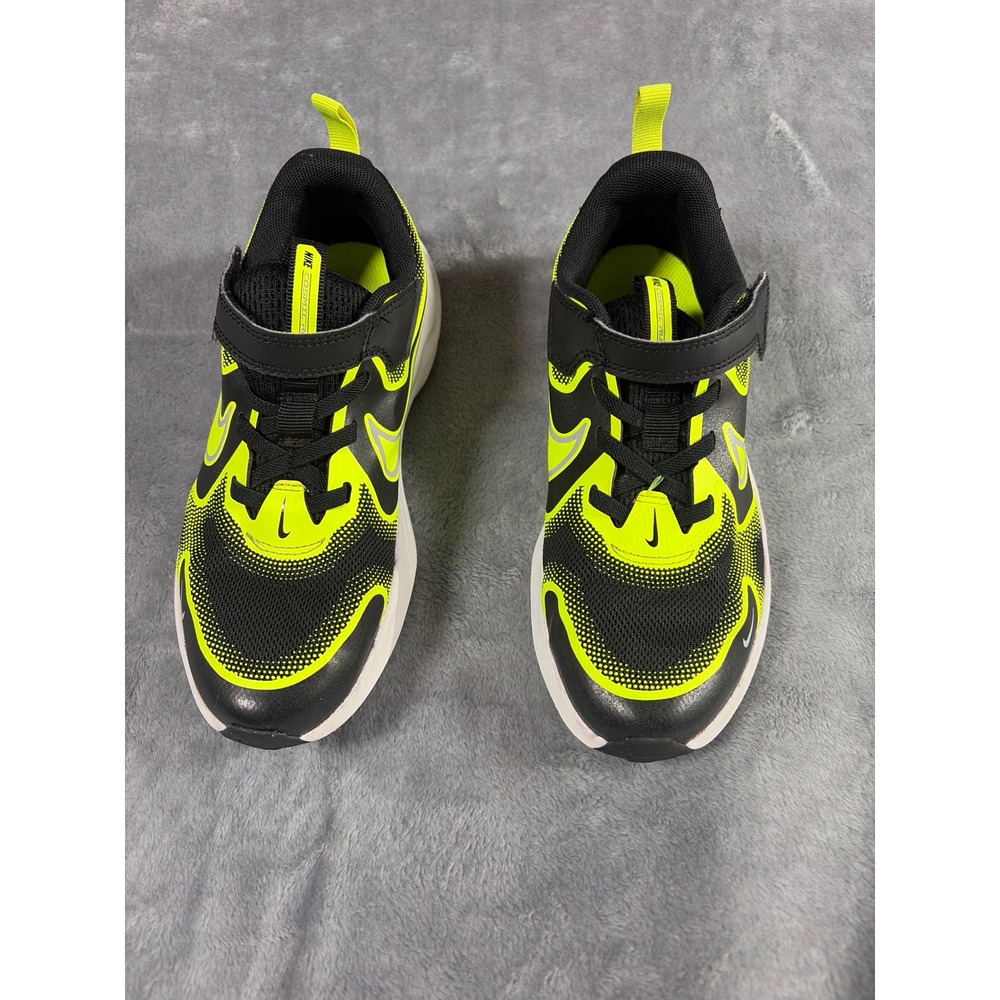 Nike Cosmic Runner Kids Black Volt Running Shoes HM4400-005 Size 2.5Y